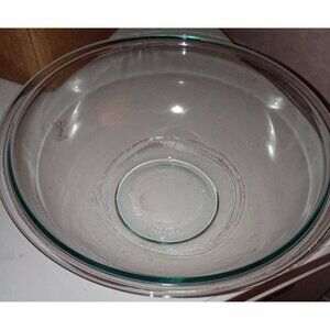 Pyrex 4 Quart Glass Mixing Bowl Red Plastic Lid Durable Versatile model #326 USA